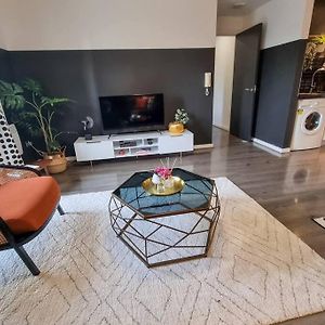 Couples Retreat / Workers Paradise + Free Parking