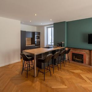 Appartement à 2 Chambres à Coucher