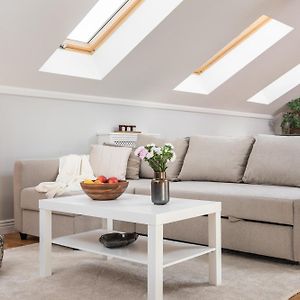 Riverside Premium Class Apartment - By Upstairs