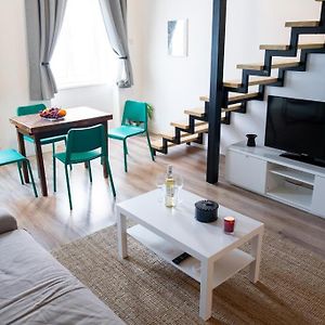 Studio Apartment Next To Famous Party House A38