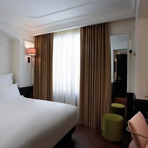 Chambre Confortable Lit Queen-Size