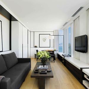 Suite à 2 Chambres à Coucher aux Étages Supérieurs