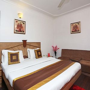 Fabexpress Welcome Palace Near New Delhi Railway Station