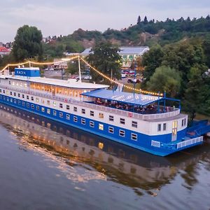 Botel Racek