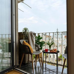 Sunny 2Br Flat - Top Location - Amazing Balcony