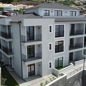 Dona I Apartments At Botanical Garden