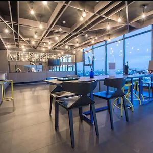Central Pattaya Condo High Floor With A View