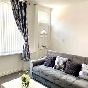 Cosy Cheerful 2 Bedrooms Near Piccadilly, Etihad Stadium Sleeps Up To 5