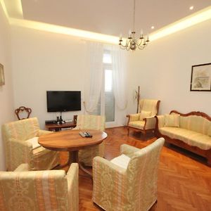 Appartement à 3 Chambres à Coucher