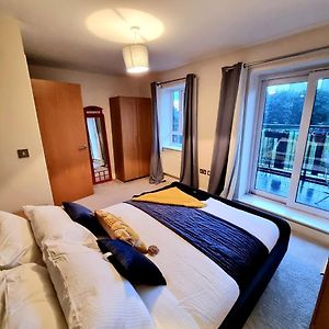 Luxury 2-Bedroom Service Apartment With Balcony