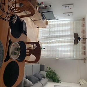 Appartement à 2 Chambres à Coucher