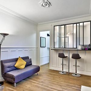 Studio Lit King-Size