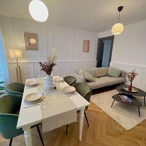 Appartement à 2 Chambres à Coucher