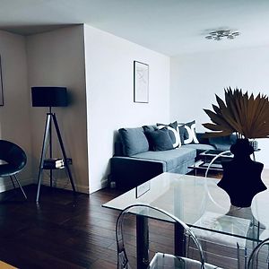Appartement à 2 Chambres à Coucher