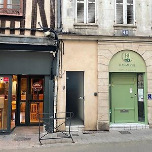 Appartement complet, hyper centre d’Auxerre.
