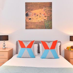 Appartement à 2 Chambres à Coucher