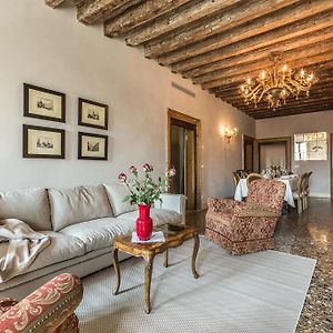 Appartement à 5 Chambres à Coucher