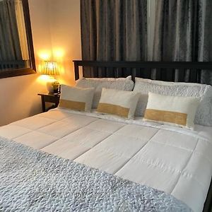 Modern 2/1 Apt Near Midtown And Beaches