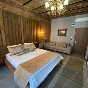 Alma Port Suites