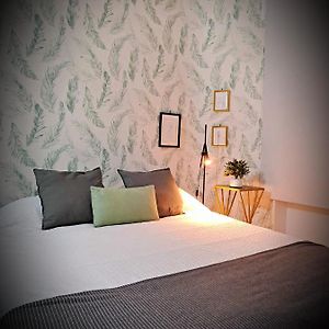Studio Lit King-Size