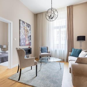 Lovely 2-Bedroom Apartment At The Vaci Street