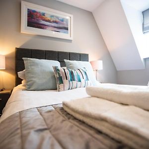 Urban Living'S The Hopkins, Beautiful City Apartment With Private Parking