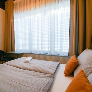 Chambre avec Salle de Bain Commune Lit King-Size