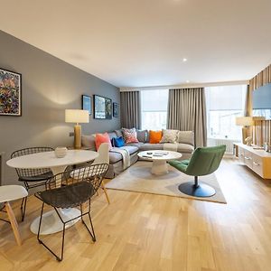 Appartement de Luxe à 2 Chambres à Coucher