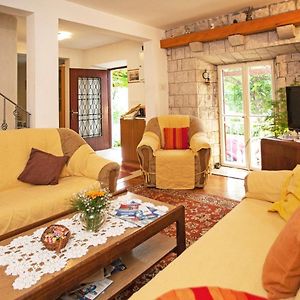 Appartement à 3 Chambres à Coucher