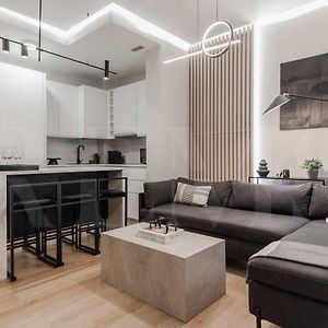 Contemporary Minimalist Apartment By Rems