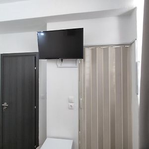 Studio Lit King-Size