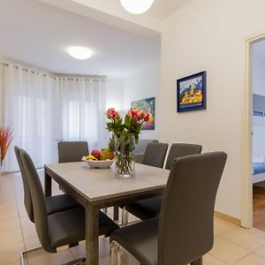 Appartement à 2 Chambres à Coucher