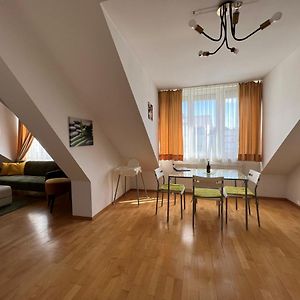 Cosy Apartment In Central Location