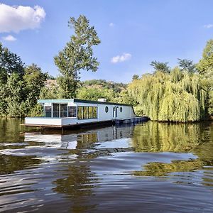 Houseboat - Best Place In Prague