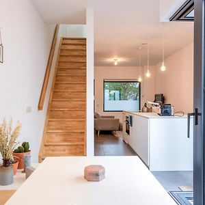 Stylishly Furnished Private Home In A Vibrant Area