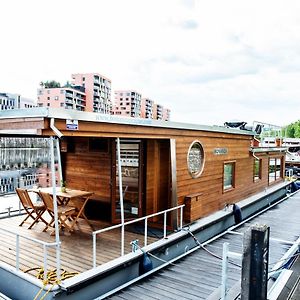 Houseboat Bonanza Prague