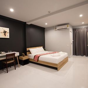 Studio Lit King-Size