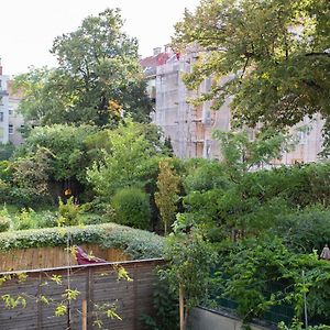 Stilvolle Wohnung Mit Ruhig Gelegenem Balkon