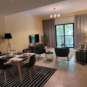 Luxury 3 Bedroom Apartment - Dubai Mall 5 Min Walk