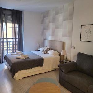 Hello Malaga Loft Center Top