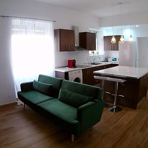 Appartement à 3 Chambres à Coucher