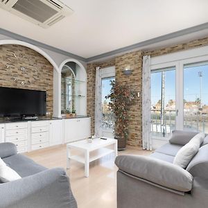 Appartement à 2 Chambres à Coucher