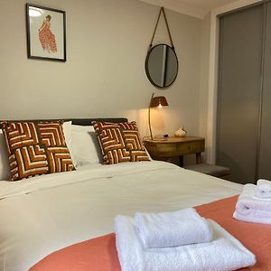 Private Main Door Lovely 2 Bedroom Apartment