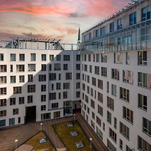 Riverside Design Apartment With Underground Private Parking