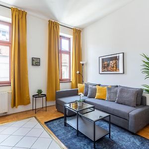 Downtown Cozy Home In The Gozsdu Garden