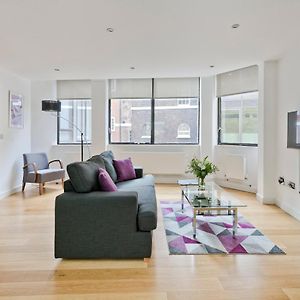 Red Lion Court By City2Stay