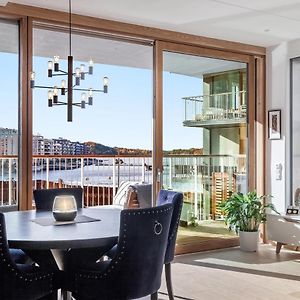Amazing Luxury Apartment On The Waterfront! 73Sqm