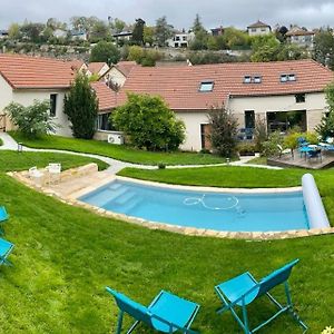 Au calme proche du centre ville, gîte avec piscine