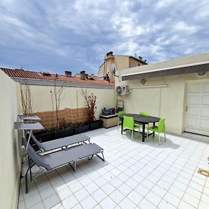 Plein centre Appartement climatisé et spacieux avec grande terrasse sur le toit à Nice