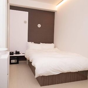 Studio Lit King-Size